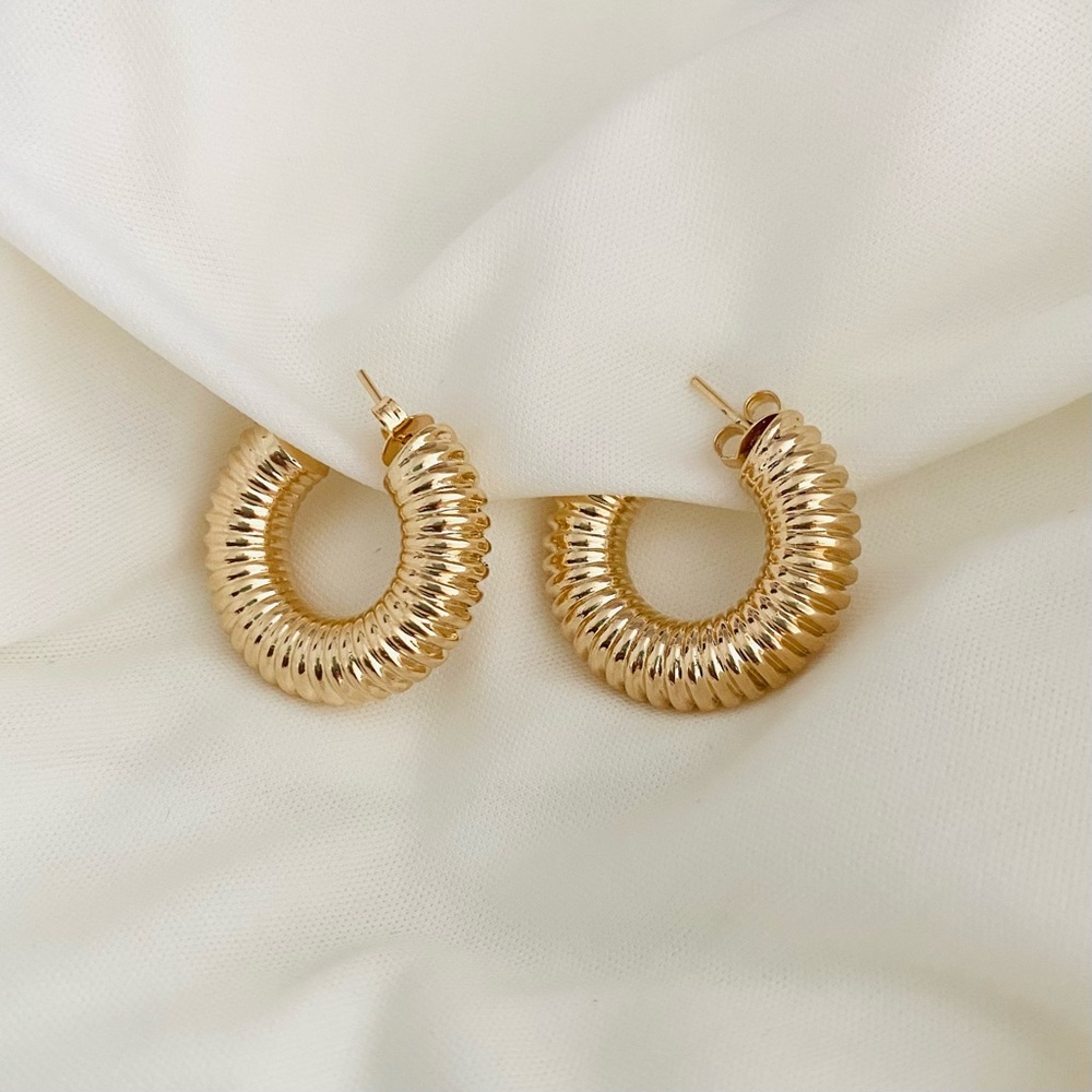 Twisted Hoops - Picture 4 of 10